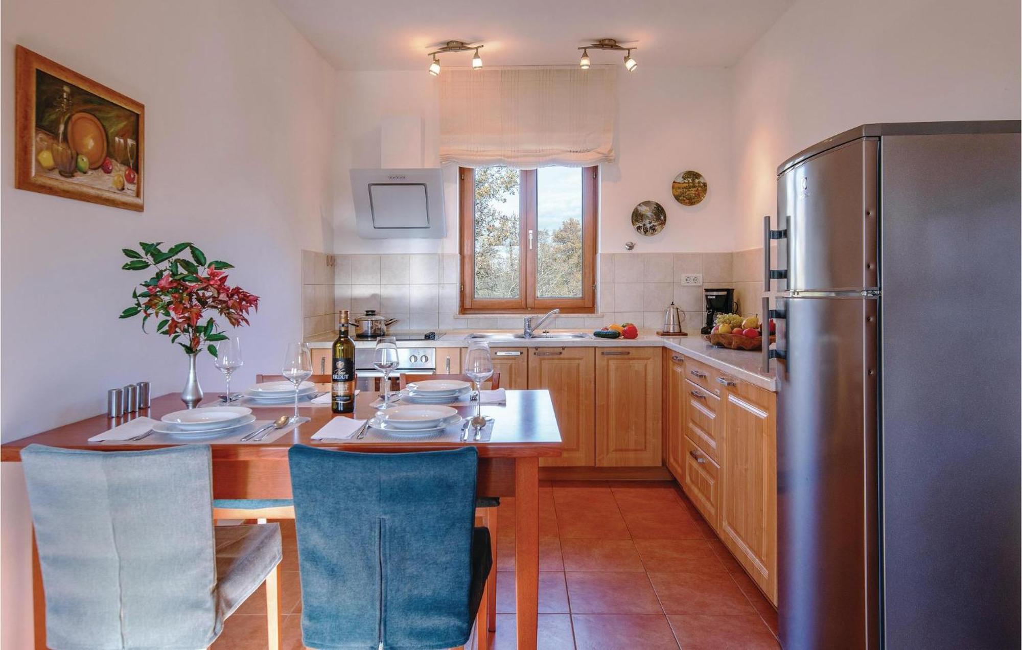 Beautiful Home In Bale With Kitchen Luaran gambar